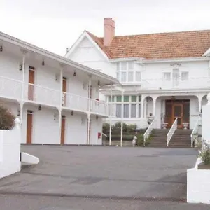 Mayfair On Cavell Motel